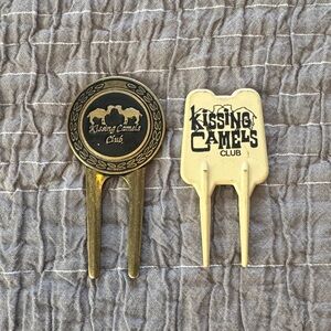 Kissing Camels Club Divot Tools & Ballmarker Set of 2